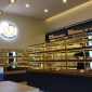 Konsumen Arinna Hidayah Bakery saat belanja roti (Za - garudajatim.com) 
