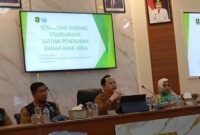 Kepala Bappeda Sumenep, Arif Firmanto, saat menggelar acara sosialisasi Standarisasi Satuan Pendidikan Ramah Anak (Za - garudajatim.com) 