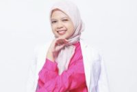Seorang Psikolog di Poliklinik Jiwa RSUDMA Sumenep, Nidaul Imaniya, saat bertugas (Za - garudajatim.com) 
