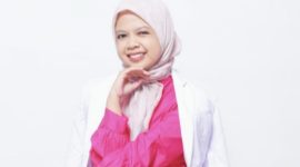 Seorang Psikolog di Poliklinik Jiwa RSUDMA Sumenep, Nidaul Imaniya, saat bertugas (Za - garudajatim.com) 