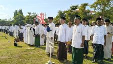 ASN dan non-ASN saat mengikuti upacara di momentum Hari Santri Nasional (Za - garudajatim.com) 