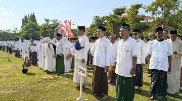 ASN dan non-ASN saat mengikuti upacara di momentum Hari Santri Nasional (Za - garudajatim.com) 