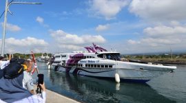 kapal cepat Express Bahari 1F Banyuwangi–Denpasar saat bersandar (Istimewa - garudajatim.com) 
