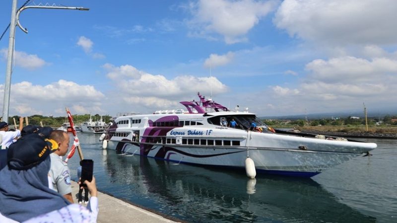 kapal cepat Express Bahari 1F Banyuwangi–Denpasar saat bersandar (Istimewa - garudajatim.com)