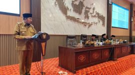 Bupati Sumenep, Achmad Fauzi Wongsojudo, saat menghadiri rapat paripurna di gedung DPRD untuk menyerahkan nota keuangan APBD (Istimewa - garudajatim.com) 