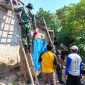Pemkab Sumenep saat melakukan rehabilitasi rumah terdampak gempa 6.5 (Za - garudajatim.com) 