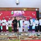 Bupati Sumenep, Ahmad Fauzi Wongsojudo bersama masyarakat menggelar Haul akbar (Za - garudajatim.com) 
