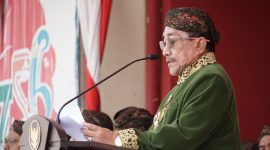 Wakil Bupati Sumene, KH. Imam Hasyim, saat sambutan di upacara hari jadi Kabupaten Sumenep ke-756 (Za - garudajatim.com) 