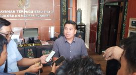 Kasi Intel Kejari Sumenep, Moch. Indra Subrata, saat menyampaikan tentang dugaan kasus korupsi KPU (Za - garudajatim.com) 