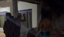 Rumah roboh Dampak gempa 6,0 di Sumenep (Za - garudajatim.com) 