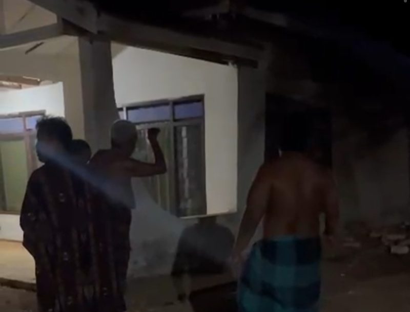 Rumah roboh Dampak gempa 6,0 di Sumenep (Za - garudajatim.com) 