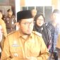 Bupati Sumenep, Achmad Fauzi Wongsojudo(tengah berkacamata), didampingi kepala Dinas Sosial, Mustangin, saat meresmikan Sekolah Rakyat (Za - garudajatim.com) 