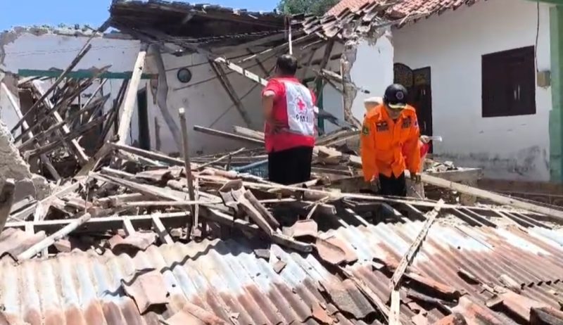 Rumah hancur di Pulau Sepudi Sumedang akibat gempa magnitudo 6,5 (Za - garudajatim.com)
