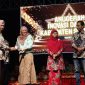 Kepala Puskesmas Pamolokan, drg. Novia Sri Wahyuni, saat menerima penghargaan sebagai juara satu di ajang inovasi daerah (Za - garudajatim.com)