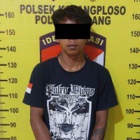 Pelaku curanmor berinisial MDS, warga Kabupaten Pasuruan, sesaat setelah ditangkap polisi usai mencuri sepeda motor (Za - garudajatim.com) 