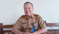 Kepala Bidang Pencegahan dan Pengendalian Penyakit (P2P) Dinas Kesehatan P2KB Sumenep, Achmad Syamsuri, saat menjelaskan tentang KLB Campak di ruang kerjnaya (Istimewa - garudajatim.com)