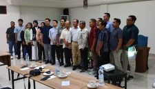 Kepala Bapenda Sumenep Faruk Hanafi, dan Kepala UPT PPD Jawa Timur Sumenep Samtiono, saat di Acara Capasity Building di Hotel & Resort Royal di Kota Batu Malang (Za - garudajatim.com)