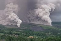 Foto Gunung Semeru mengalami Erupsi (istimewa - garudajatim.com)