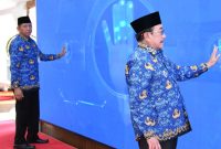 Kepala Disdukcapil Sumenep, R. Ach. Syahwan Effendi, bersama Wabub Sumenep, Imam Hasyim, saat meluncurkan aplikasi SIKERIS (Za - Garuda Jatim)