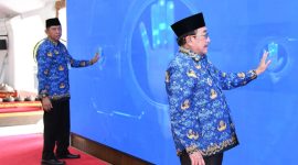 Kepala Disdukcapil Sumenep, R. Ach. Syahwan Effendi, bersama Wabub Sumenep, Imam Hasyim, saat meluncurkan aplikasi SIKERIS (Za - Garuda Jatim)