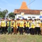 Foto bersama Pemerintah Kabupaten Gresik dengan Dinas PUTR saat melakukan pemasangan paving di ruas Jalan Kedungsumber Tanah Pandean (Istimewa - garudajatim.com)