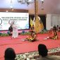 Festival Dalang Topeng Remaja saat berantraksi diatas panggung (Za - garudajatim.com)