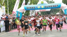 Ribuan peserta Sumenep Sun Run saat berlari menuju garis finish (Za - garudajatim.com)