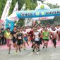 Ribuan peserta Sumenep Sun Run saat berlari menuju garis finish (Za - garudajatim.com)