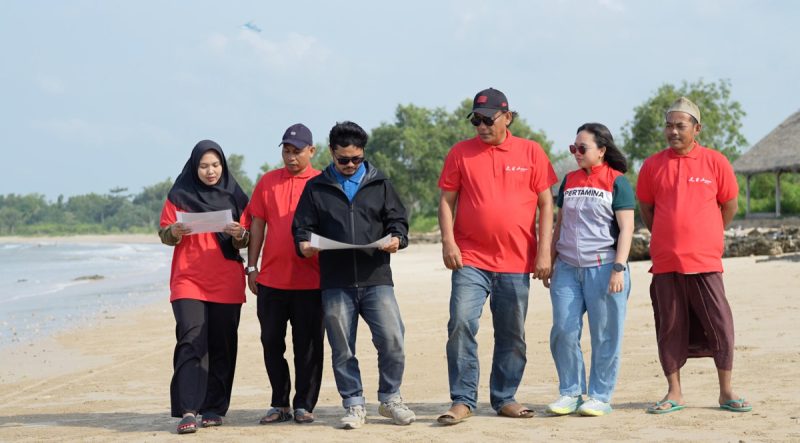 PT Pertamina Hulu Energi West Madura Offshore (PHE WMO) saat melakukan penanaman hexa reef di perairan Tlangoh Bangkalan (Istimewa - garudajatim.com)