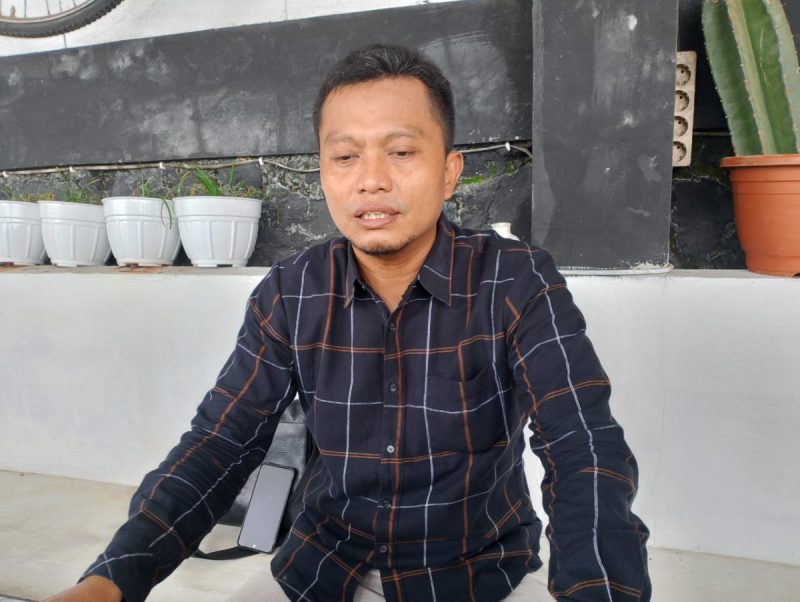 Ketua LBH Madani Putra, Kamarullah, saat menyampaikan kritik keras terhadap Polres Sumenep tentang penanganan perkara dugaan kejahatan seksual (Za -garudajatim.com)