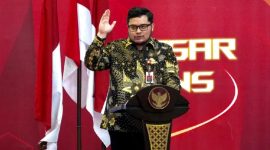 Bupati Kediri, Hanindhito Himawan Pramana, saat memberikan arahan kepada 138 CPNS dan 833 PPPK (Istimewa - garudajatim.com)