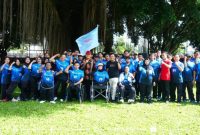 Foto bersama Sekretaris Daerah Kabupaten Kediri, Mohamad Solikin, dengan atlet NPCI saat pelepasan (Istimewa - garudajatim.com)