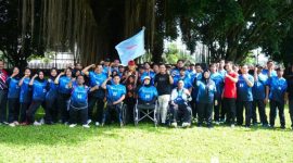 Foto bersama Sekretaris Daerah Kabupaten Kediri, Mohamad Solikin, dengan atlet NPCI saat pelepasan (Istimewa - garudajatim.com)