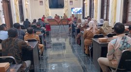DKUPP Sumenep saat menggelar Pembinaan Menangkap Peluang Usaha UMKM bagi puluhan pelaku usaha lokal (Za - garudajatim.com)