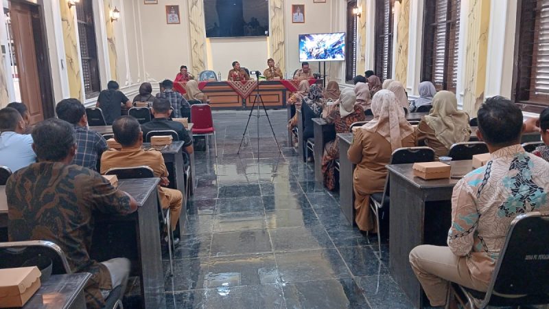 DKUPP Sumenep saat menggelar Pembinaan Menangkap Peluang Usaha UMKM bagi puluhan pelaku usaha lokal (Za - garudajatim.com)