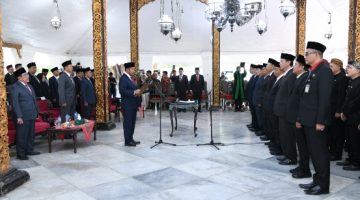 Foto Bupati Sumenep, Achmad Fauzi Wongsojudo, saat melantik Organisasi Perangkat Daerah (Za - garudajatim.com)