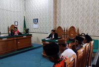 Penasihat hukum terdakwa kasus ODGJ Sumenep, Marlaf Sucipto, saat menyampaikan duplikat atas replik Jaksa Penuntut Umum di sidang lanjutan (Za - garudajatim.com)