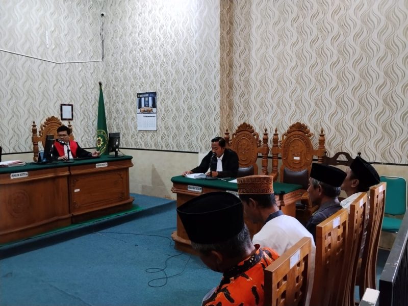 Penasihat hukum terdakwa kasus ODGJ Sumenep, Marlaf Sucipto, saat menyampaikan duplikat atas replik Jaksa Penuntut Umum di sidang lanjutan (Za - garudajatim.com)