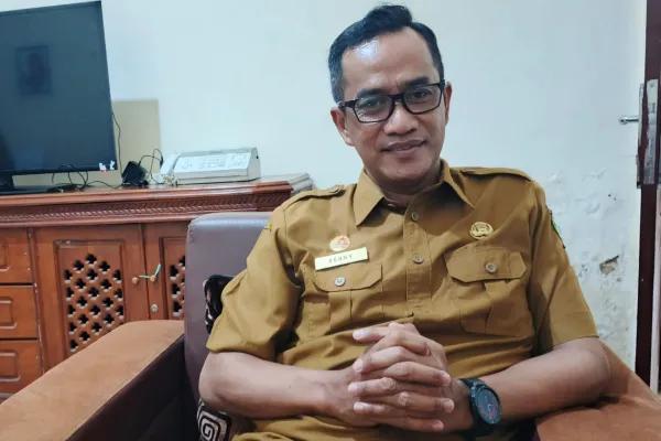 Kepala BKPSDM Kabupaten Sumenep, Benny Irawan, saat ditemui di kantornya (Ris - garudajatim.com)