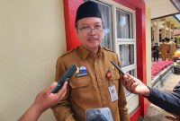 Kepala DPMPTSP Sumenep, Abd. Rahman Riadi,  saat diwawancarai tentang investasi (Istimewa - garudajatim.com)