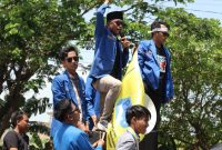 Ketua PMII Cabang Sumenep, Khoirus Soleh, saat orasi (Ris - garudajatim.com)