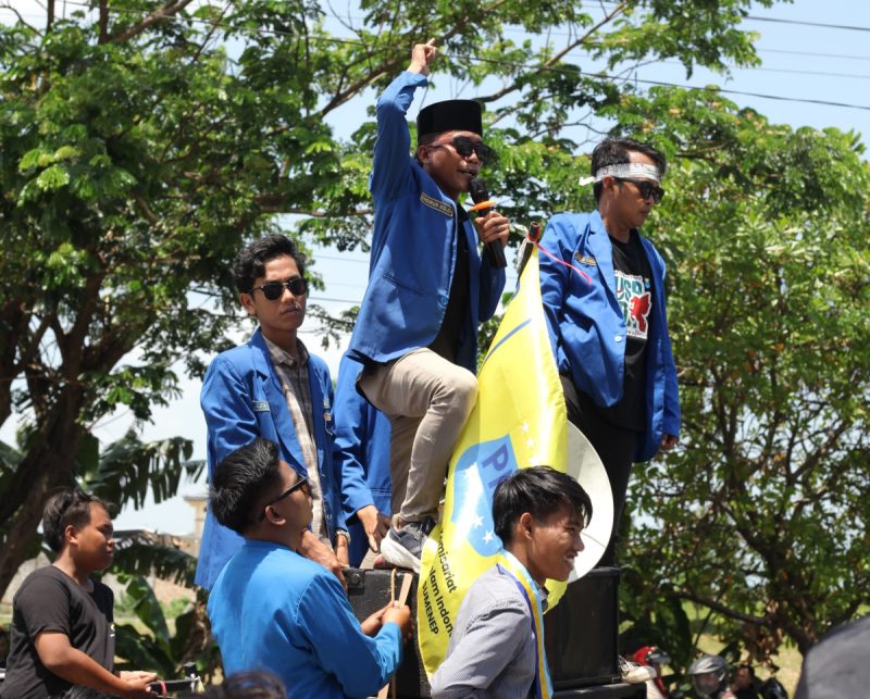 Ketua PMII Cabang Sumenep, Khoirus Soleh, saat orasi (Ris - garudajatim.com)