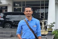 Praktisi hukum, Pathor Rahman, saat angkat biaca tentang BUMDes Meddelan, Kabupaten Sumenep (Istimewa- garudajatim.com)