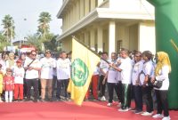 Rektor UPI Sumenep, Asmoni, saat melepas peserta JJS (Za - garudajatim.com)