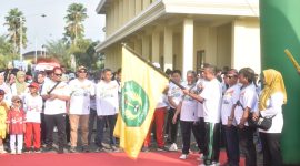 Rektor UPI Sumenep, Asmoni, saat melepas peserta JJS (Za - garudajatim.com)