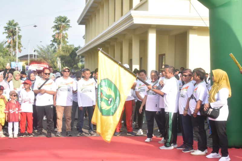 Rektor UPI Sumenep, Asmoni, saat melepas peserta JJS (Za - garudajatim.com)