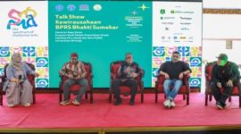 Direktur BPRS Bhakti Sumekar, Khairil Fajar, saat menegaskan perannya sebagai penggerak utama penguatan UMKM di Sumenep pada kegiatan Talk Show Kewirausahaan (Za - garudajatim.com)