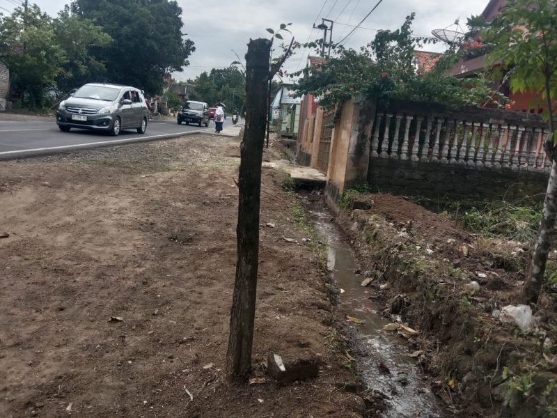 SPPG Saronggi, Kecamatan Saronggi, diduga buang air limbah sebarangan (Za - garudajatim.com)