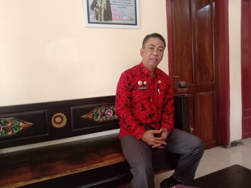 Kepala DLH Sumenep, Anwar Syahroni Yusuf, saat ditemui di kantornya (Za - garudajatim.com)