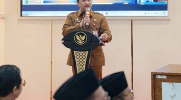 Kepala Bappeda Kabupaten Sumenep, Arif Firmanto, saat memaparkan arahan pembangunan kedepan (Za - garudajajtim.com)